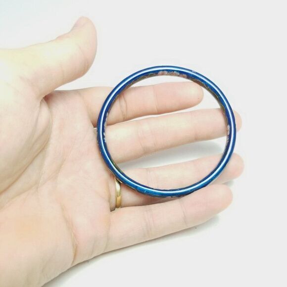 Vintage Blue Enamel and Floral Design Bangle Bracelet, Stacking, Retro Estate - Picture 4 of 7